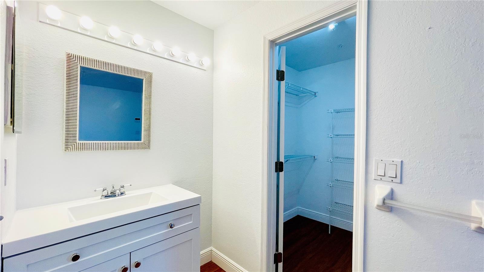 Image 8 of 14 For 3381 Hamlet Loop