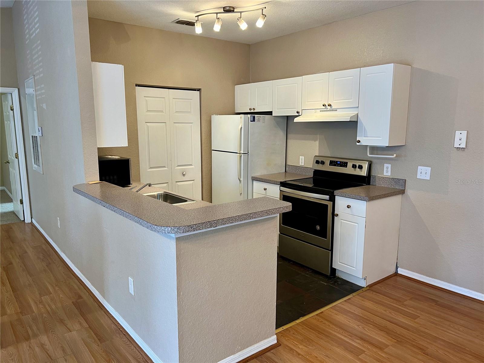 Image 3 of 21 For 835 Grand Regency Point 203