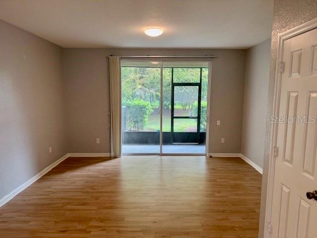 Image 10 of 23 For 719 Shropshire Loop 719