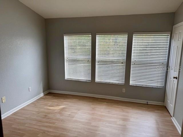 Image 15 of 23 For 719 Shropshire Loop 719