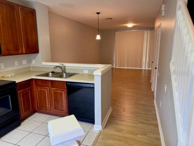 Image 4 of 23 For 719 Shropshire Loop 719