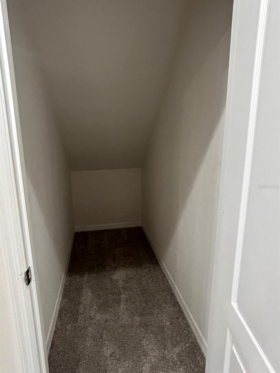 Image 29 of 43 For 4569 Dulwik Place