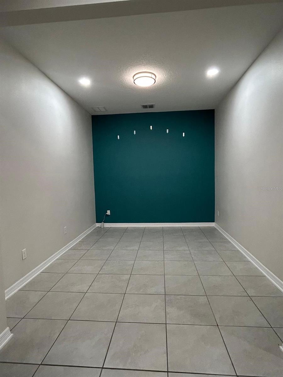 Image 32 of 43 For 4569 Dulwik Place