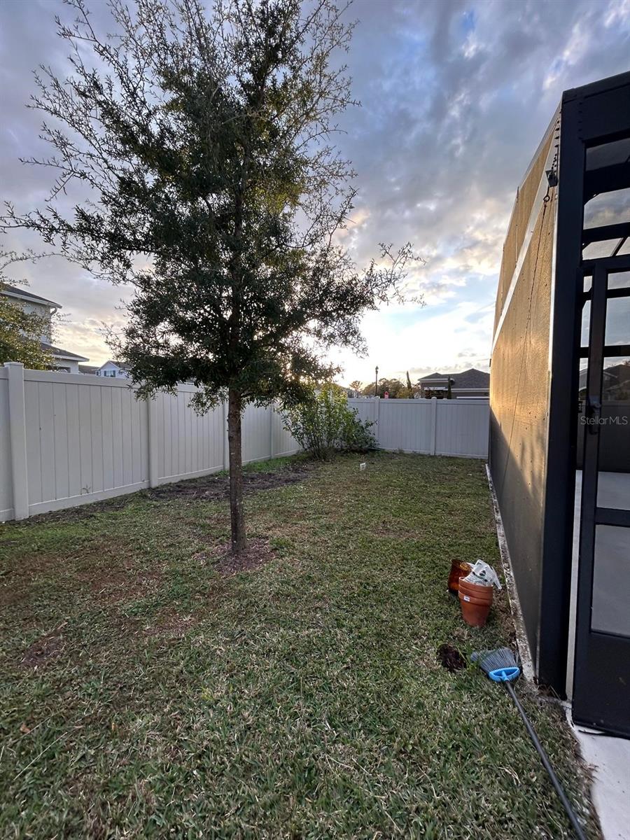 Image 35 of 43 For 4569 Dulwik Place