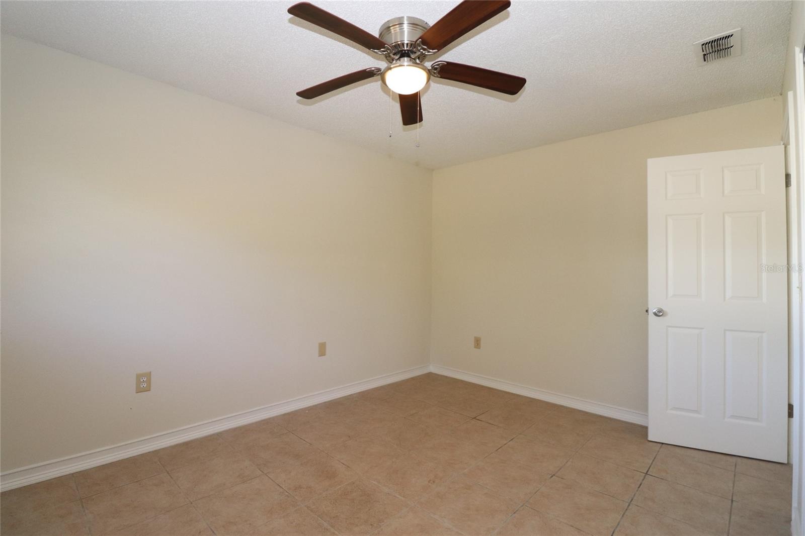 Image 11 of 17 For 3995 Macdonough Avenue