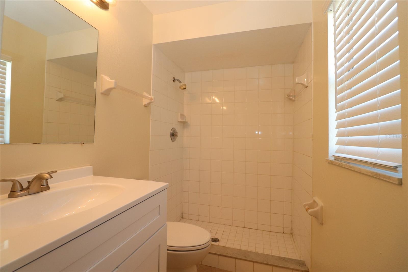 Image 16 of 17 For 3995 Macdonough Avenue