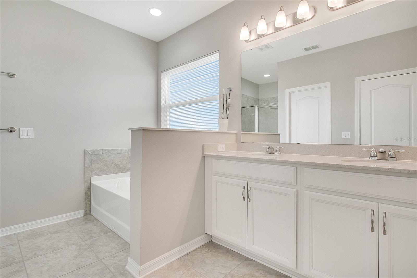 Image 14 of 32 For 13540 Fountainbleau Drive