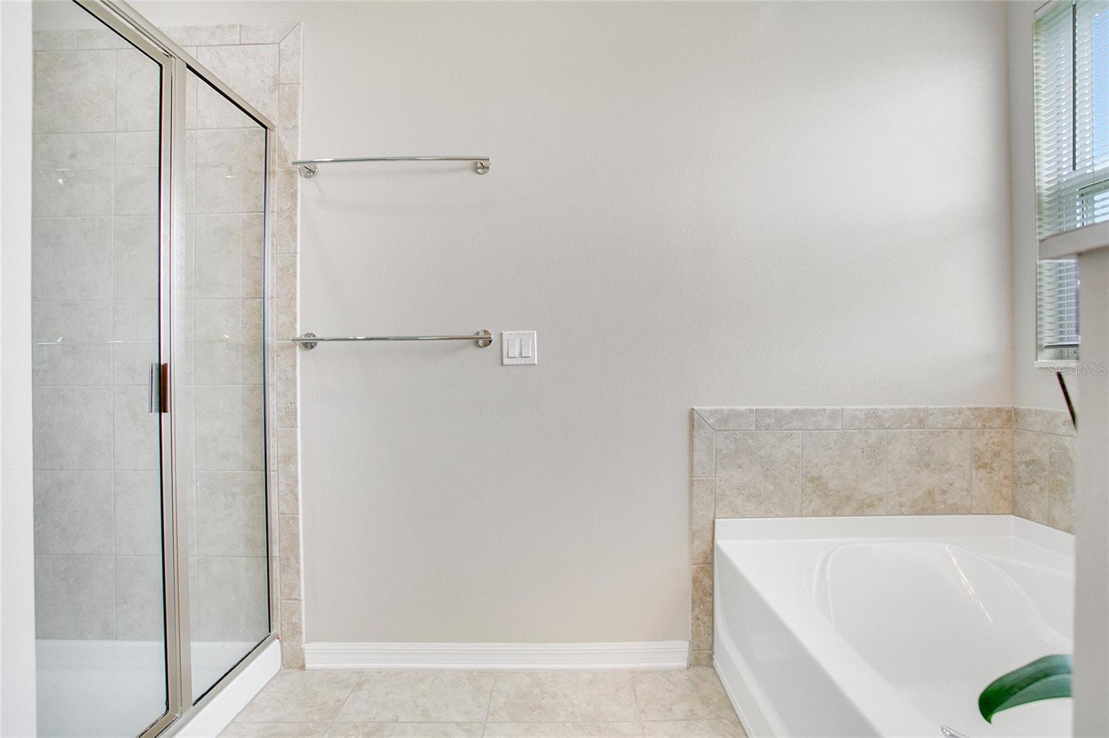 Image 15 of 32 For 13540 Fountainbleau Drive