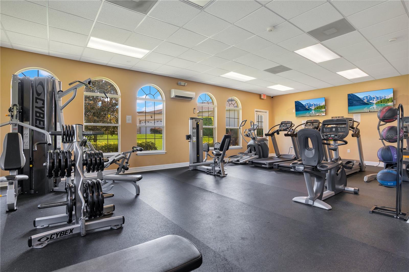 Image 31 of 32 For 13540 Fountainbleau Drive