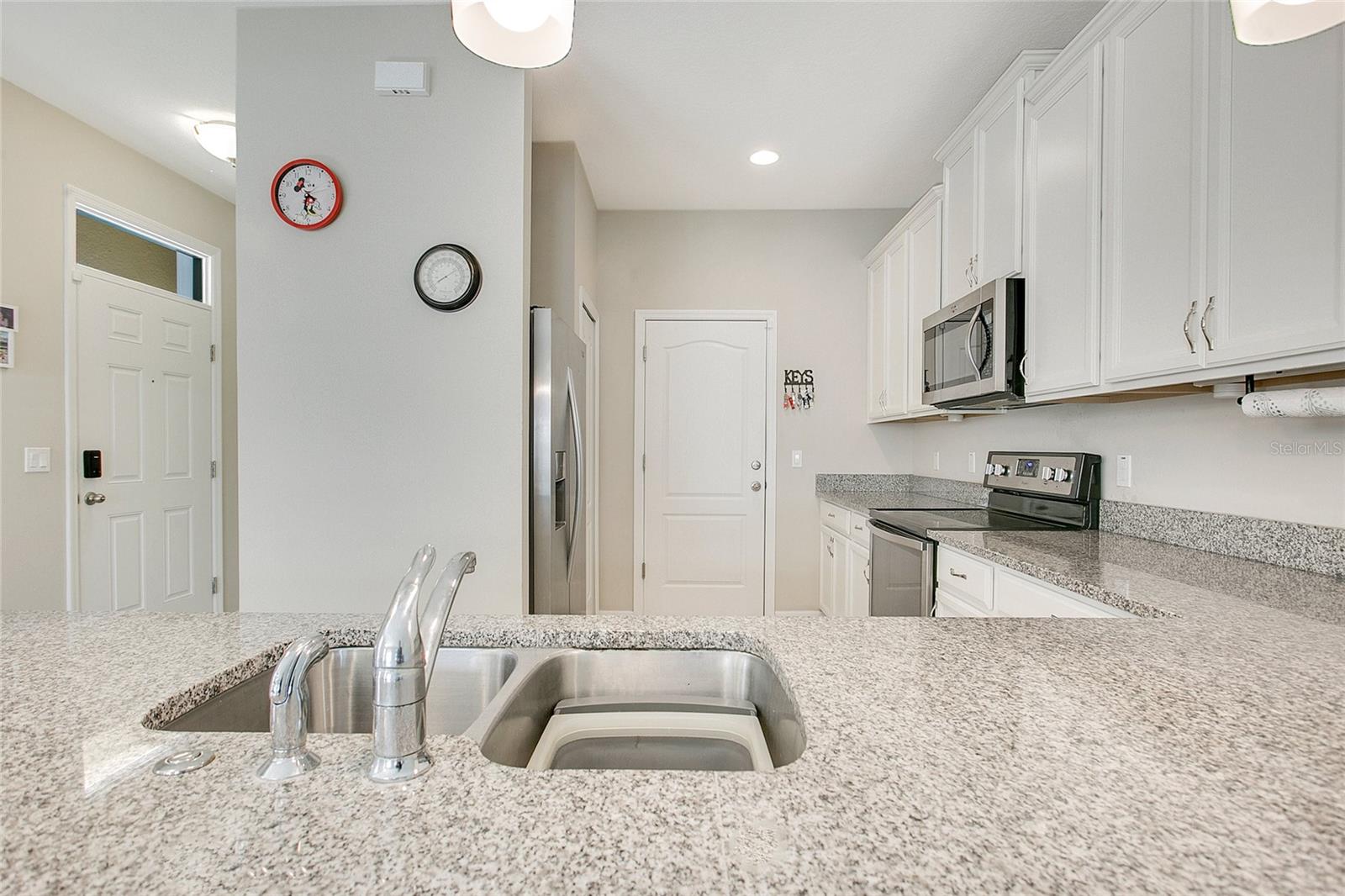 Image 5 of 32 For 13540 Fountainbleau Drive