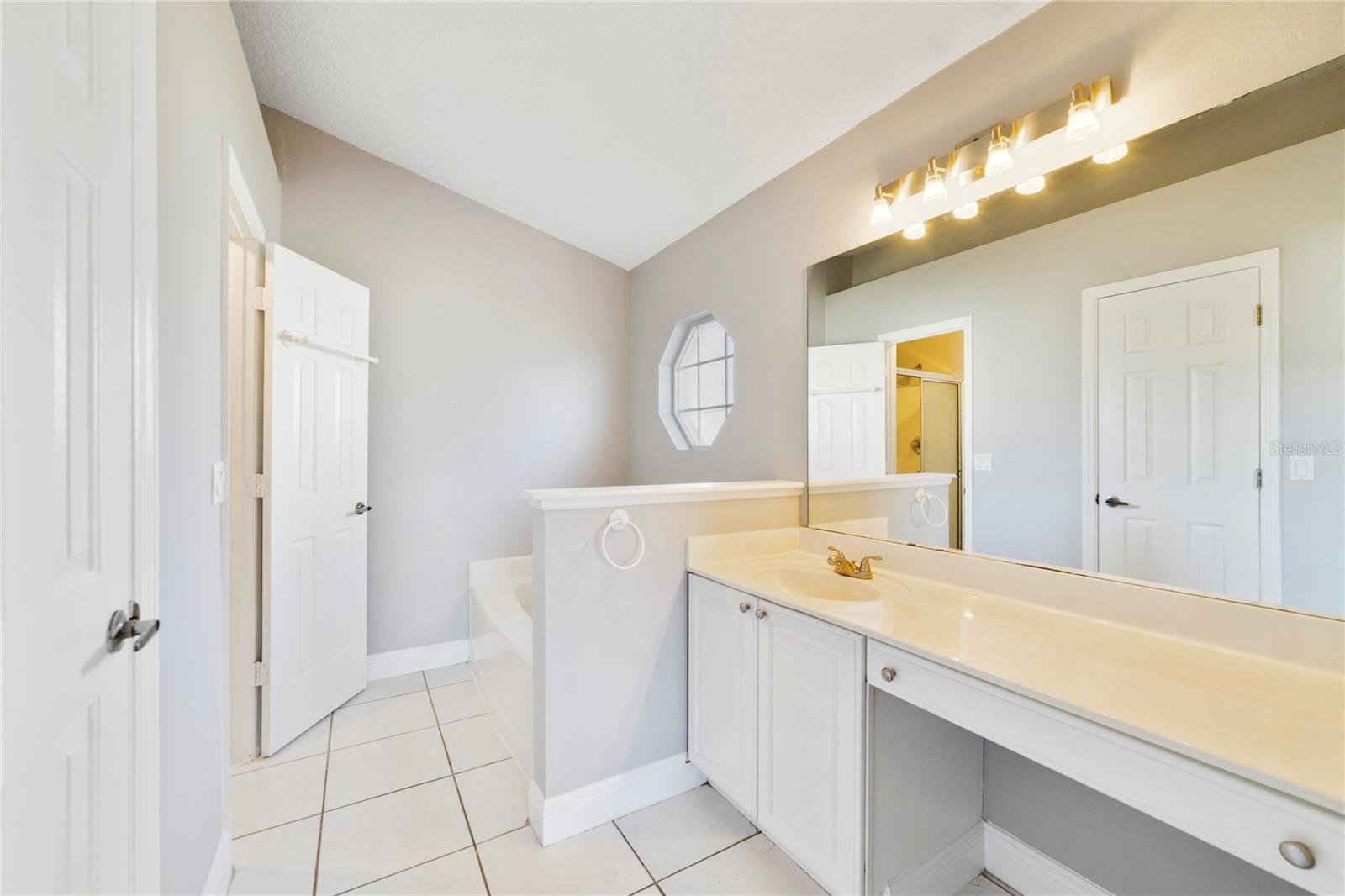 Image 16 of 25 For 620 Sunridge Woods Boulevard