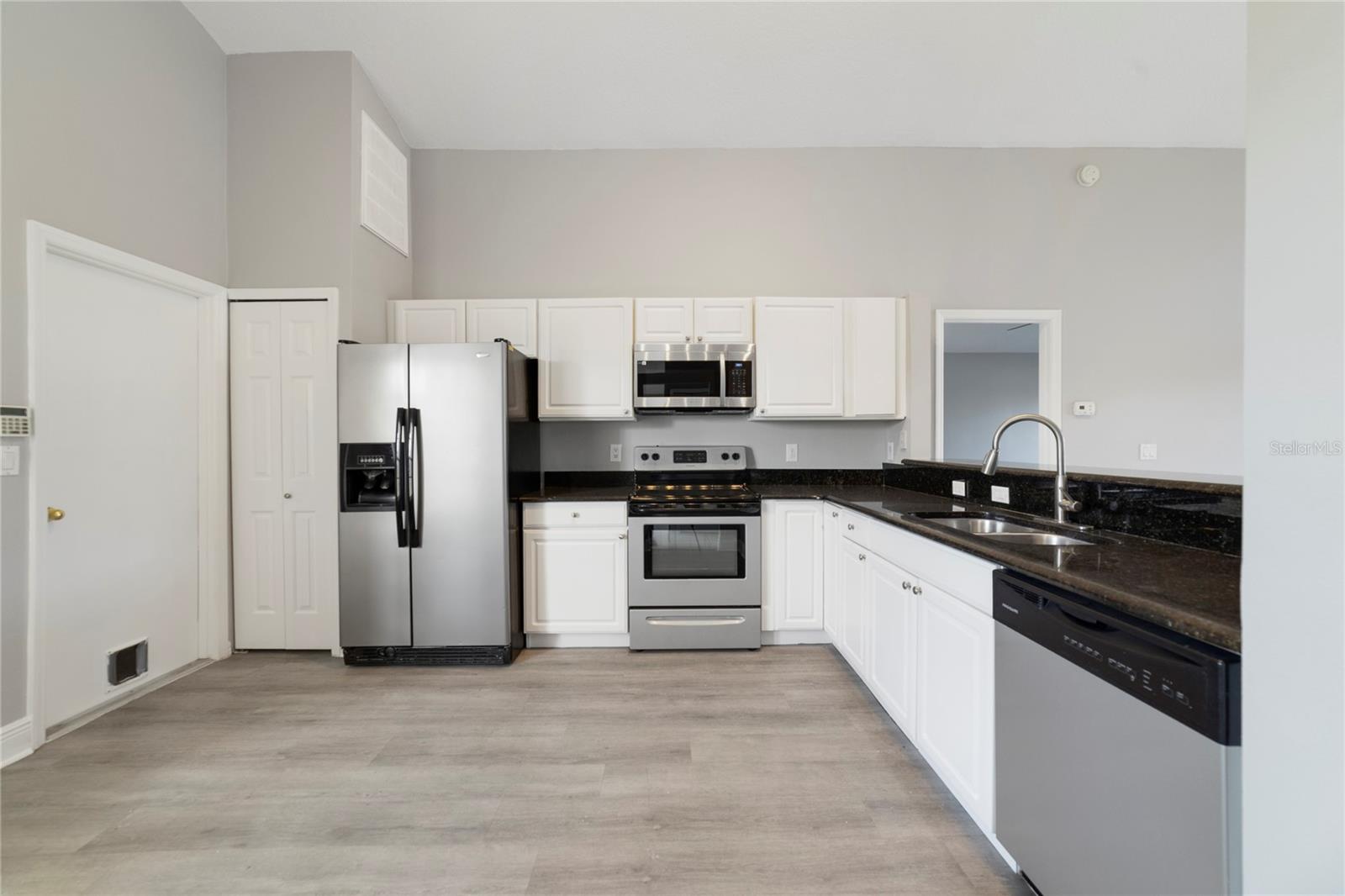 Image 6 of 25 For 620 Sunridge Woods Boulevard