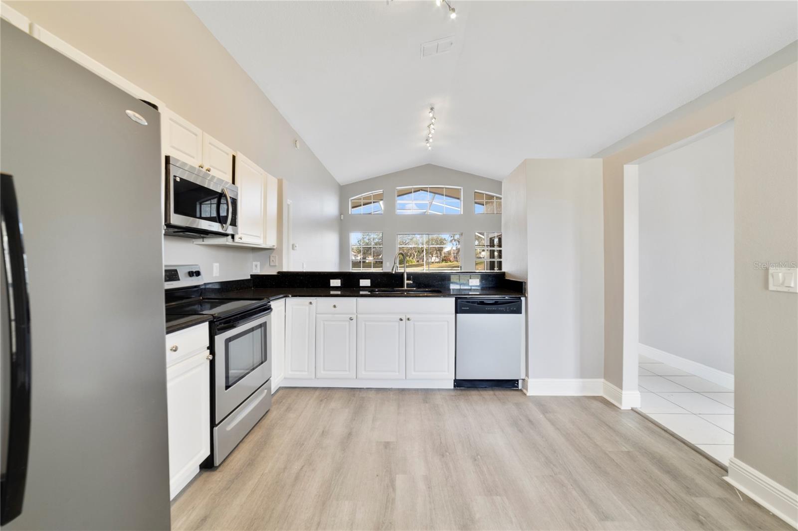 Image 7 of 25 For 620 Sunridge Woods Boulevard