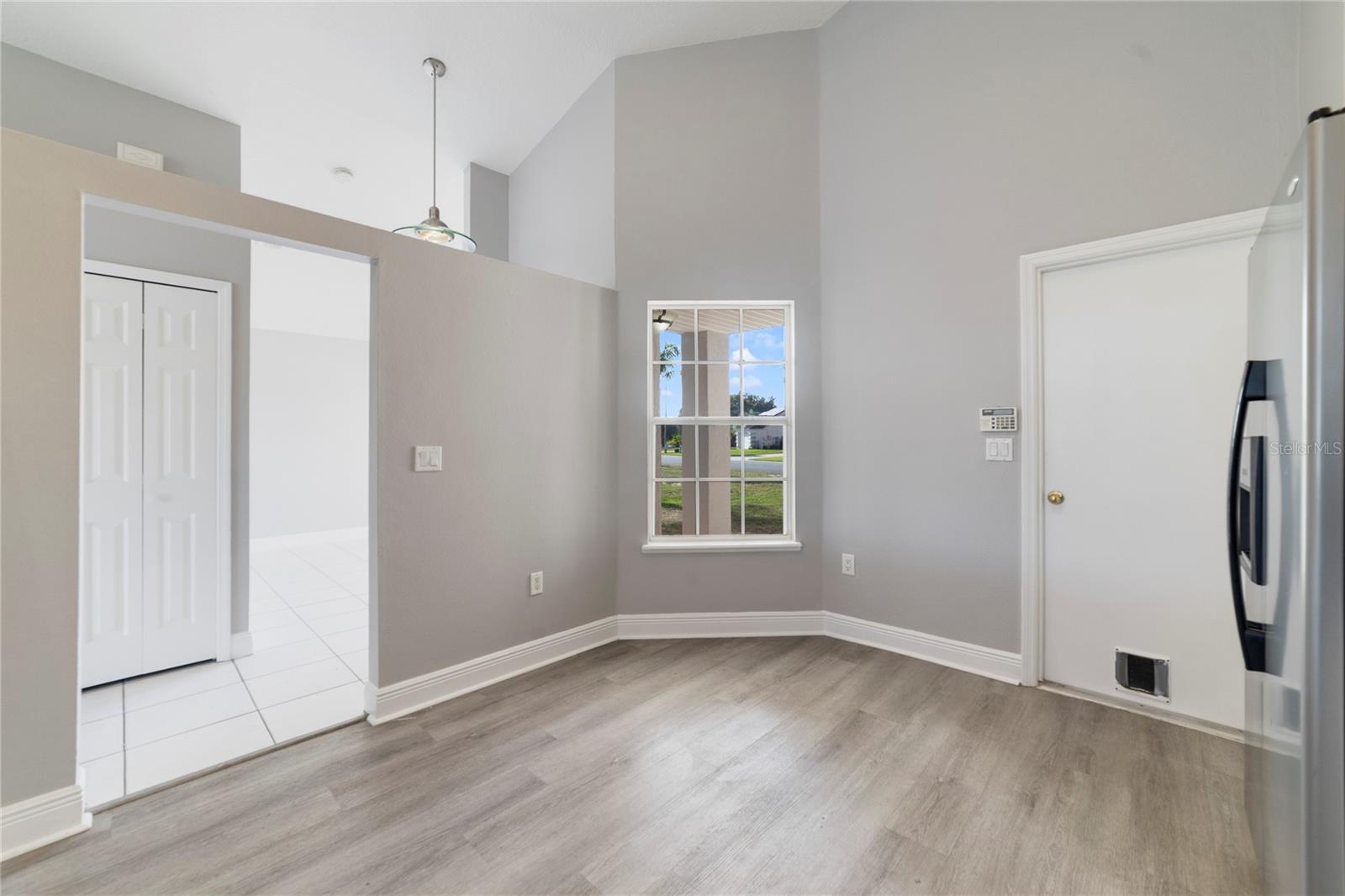 Image 8 of 25 For 620 Sunridge Woods Boulevard