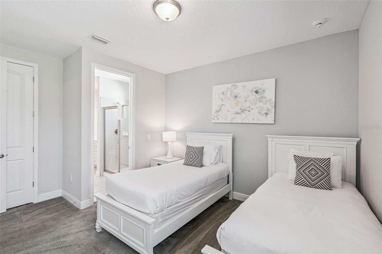 Image 39 of 72 For 7649 Fairfax Drive