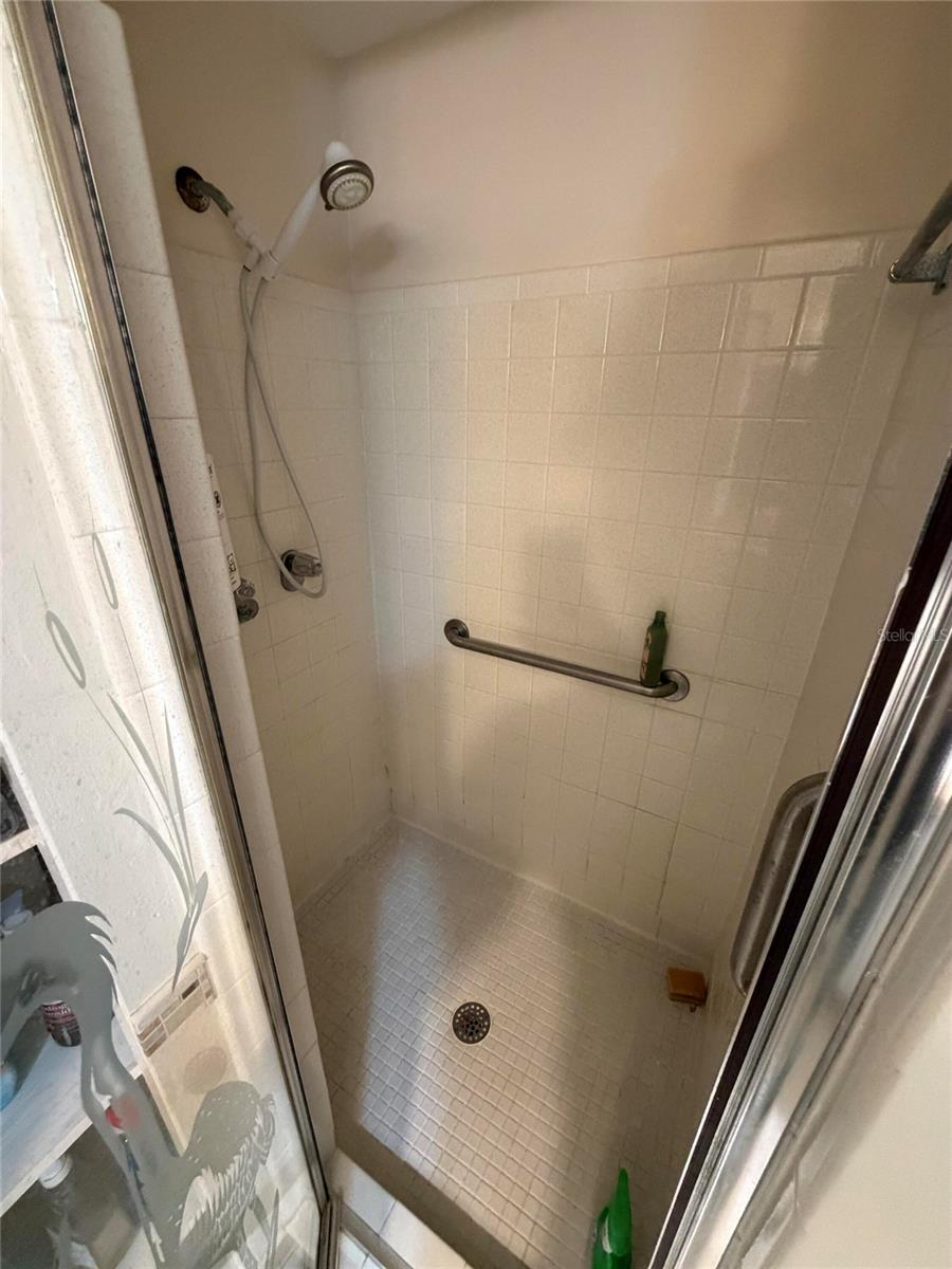 Image 14 of 19 For 662 Circlewood Drive V4