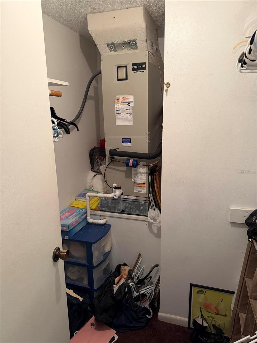 Image 15 of 19 For 662 Circlewood Drive V4