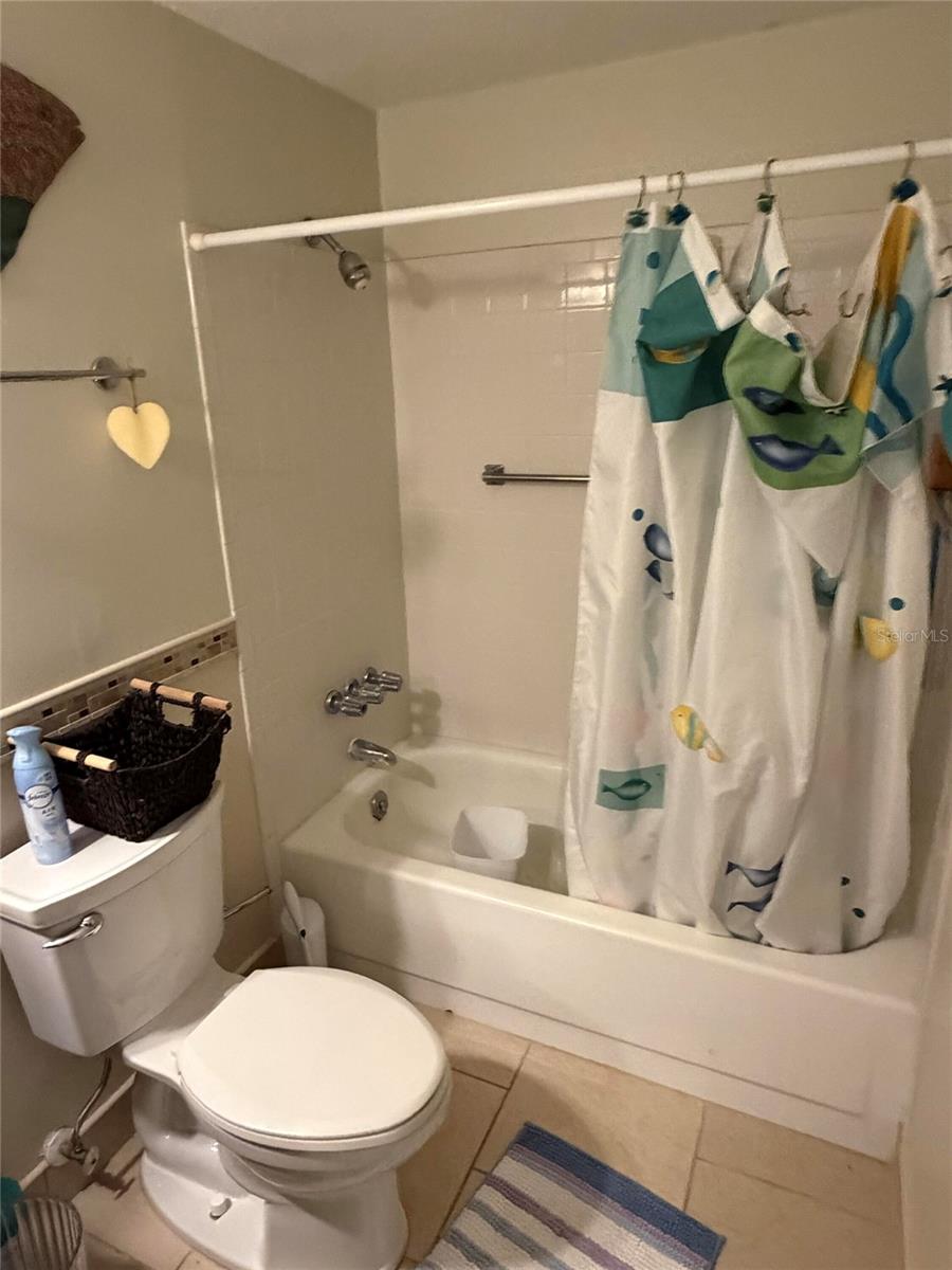 Image 17 of 19 For 662 Circlewood Drive V4