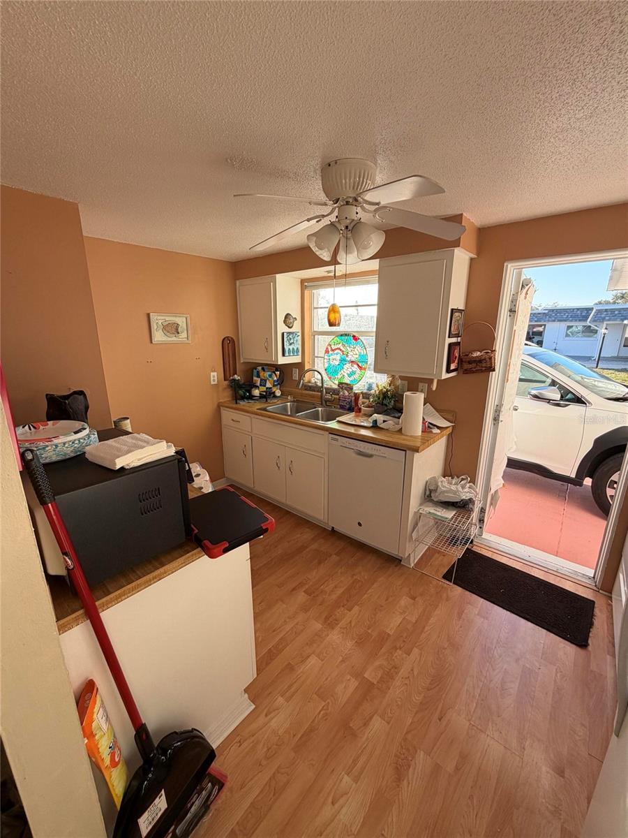 Image 2 of 19 For 662 Circlewood Drive V4