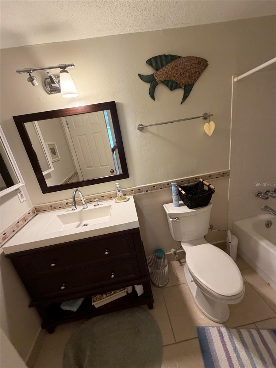 Image 4 of 19 For 662 Circlewood Drive V4