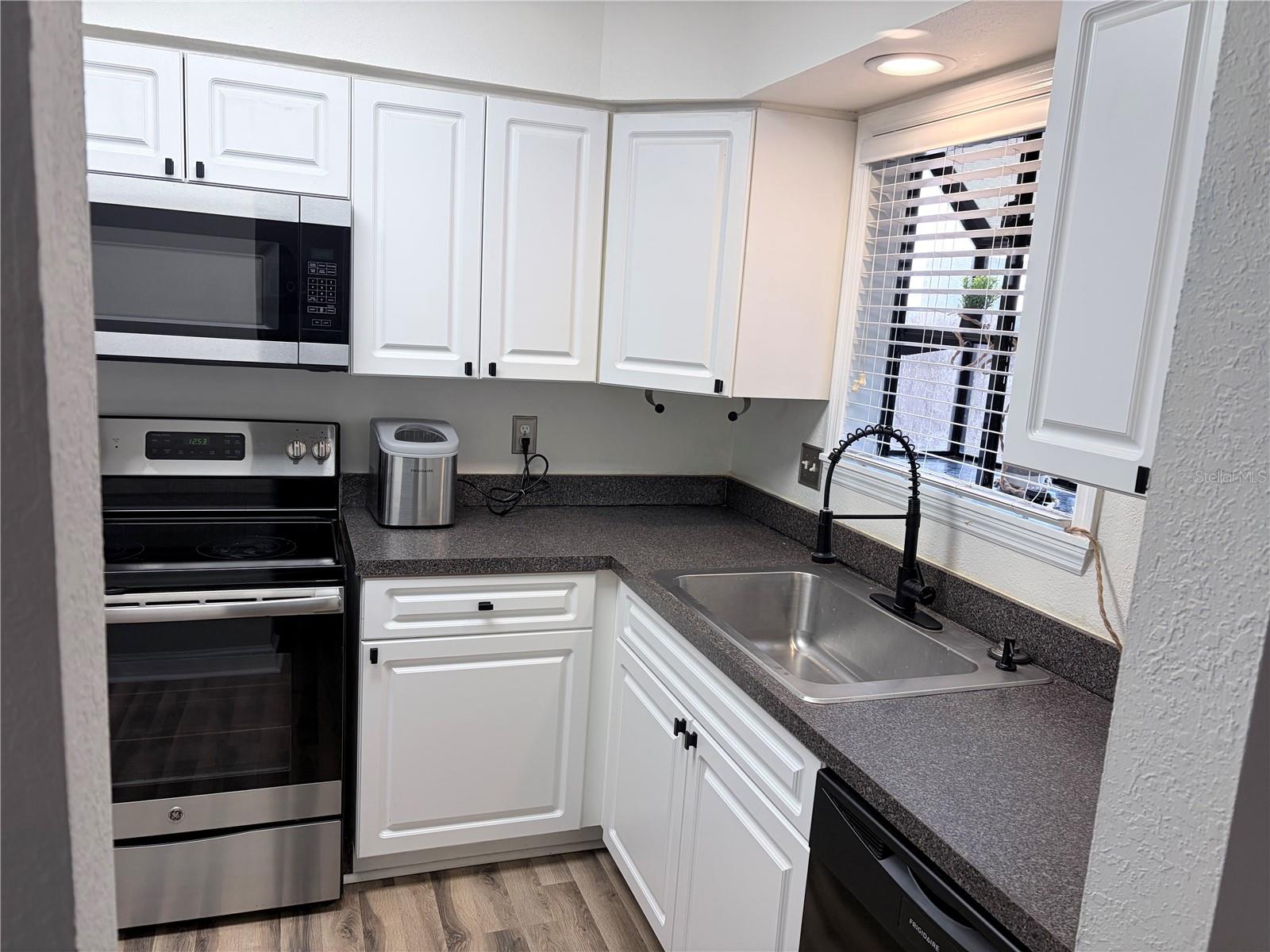 Image 10 of 31 For 940 Douglas Avenue 154