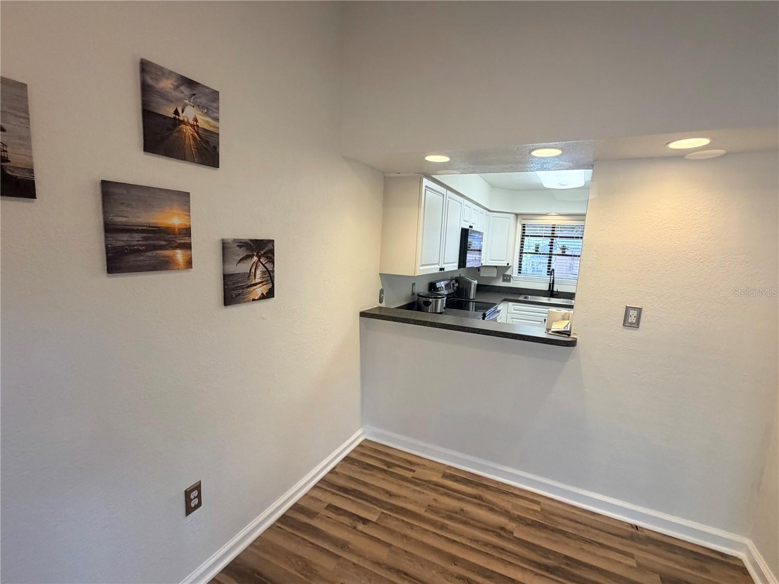 Image 7 of 31 For 940 Douglas Avenue 154