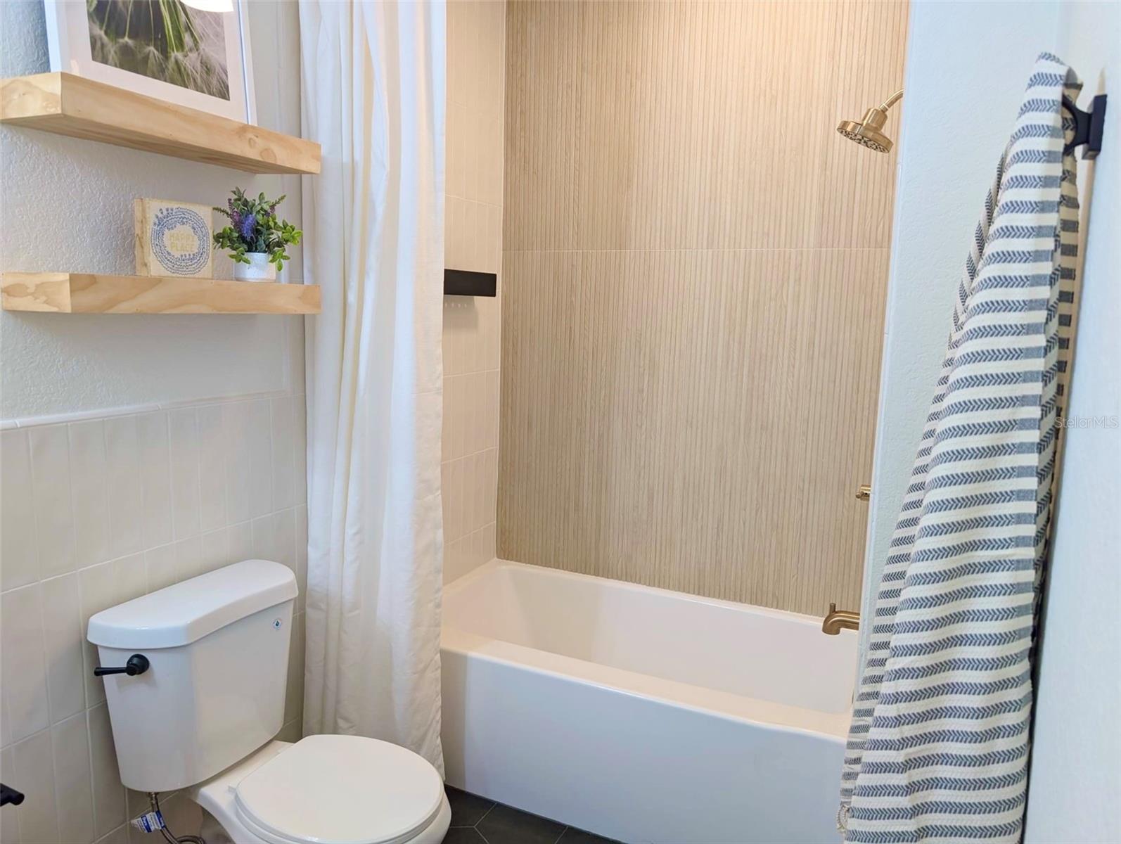 Image 8 of 13 For 860 Orange Avenue 172