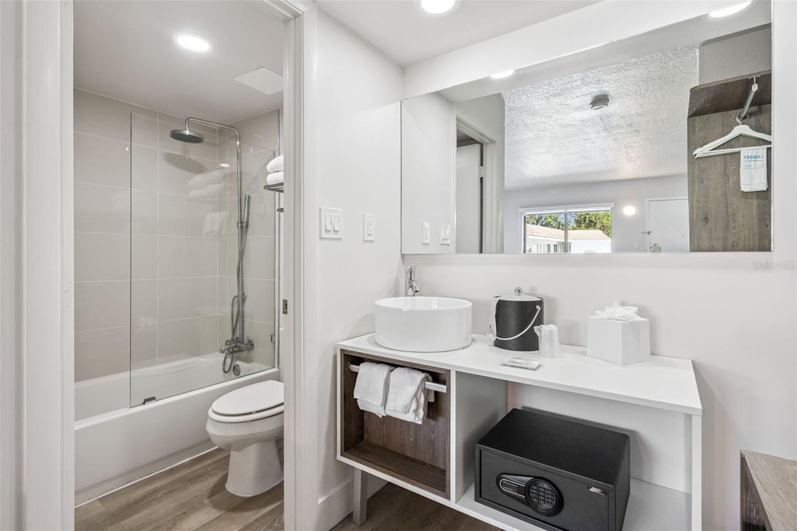 Image 11 of 34 For 5367 Irlo Bronson Memorial Highway 1-209