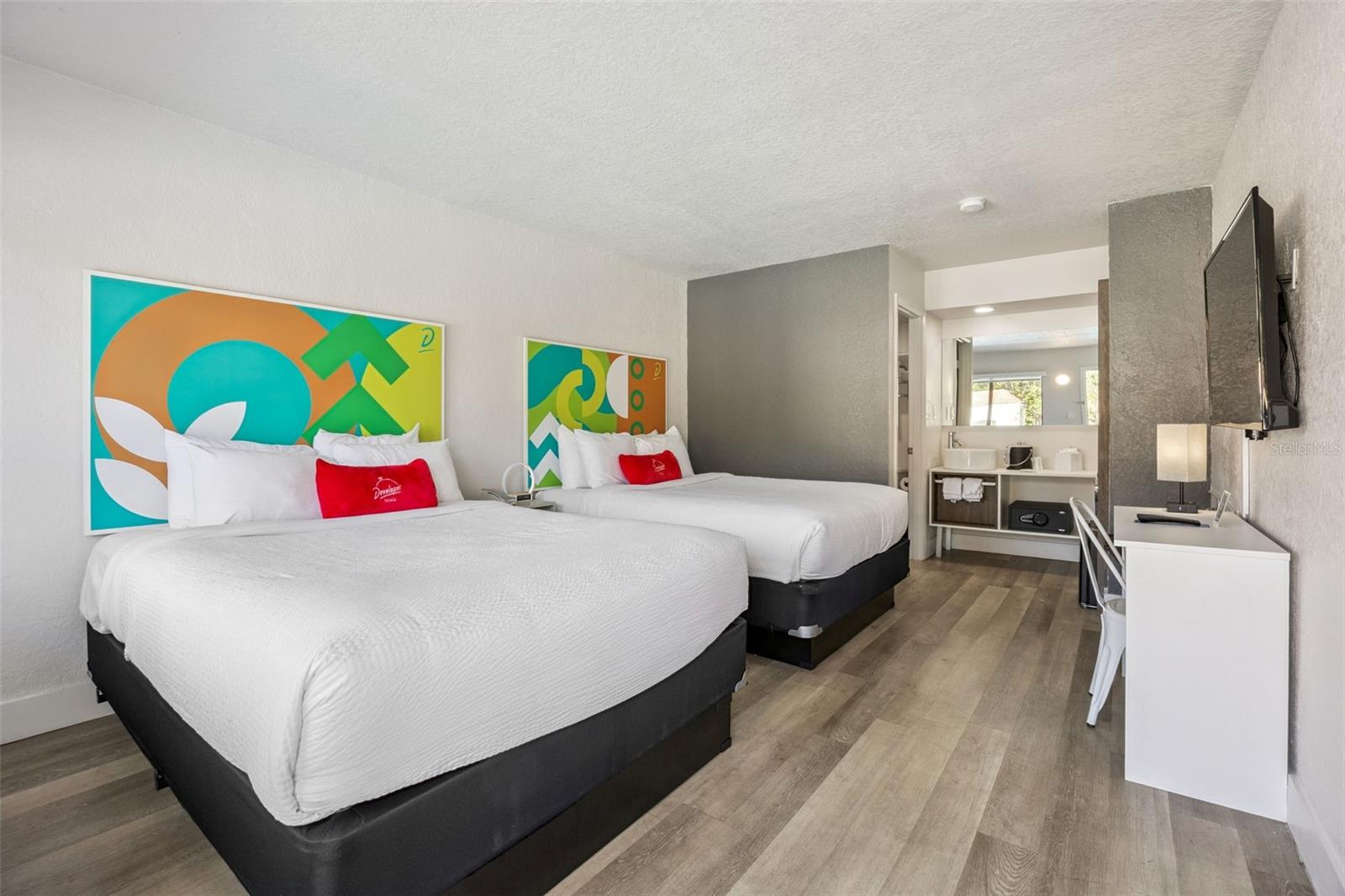 Image 4 of 34 For 5367 Irlo Bronson Memorial Highway 1-209