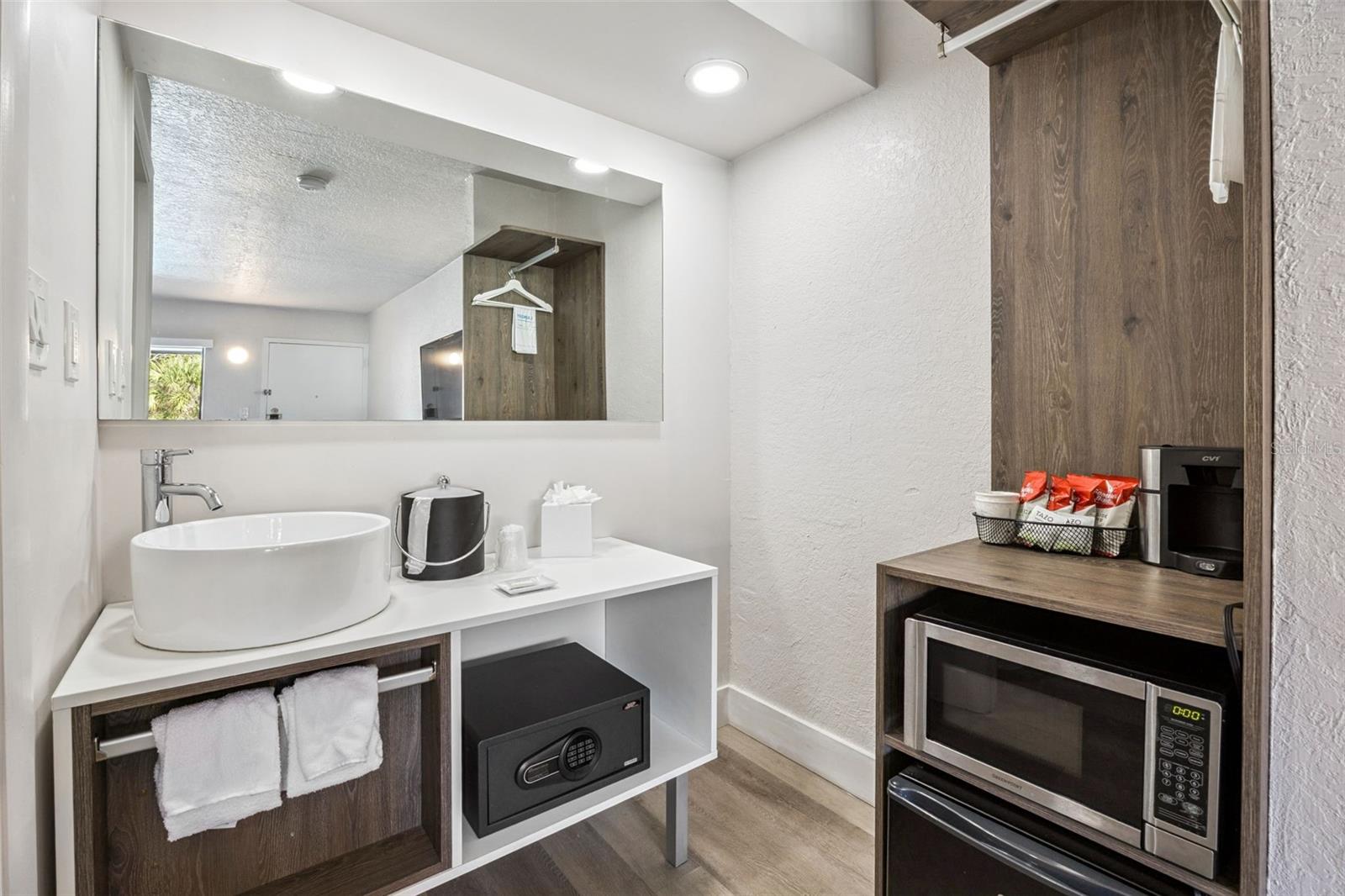 Image 9 of 34 For 5367 Irlo Bronson Memorial Highway 1-209