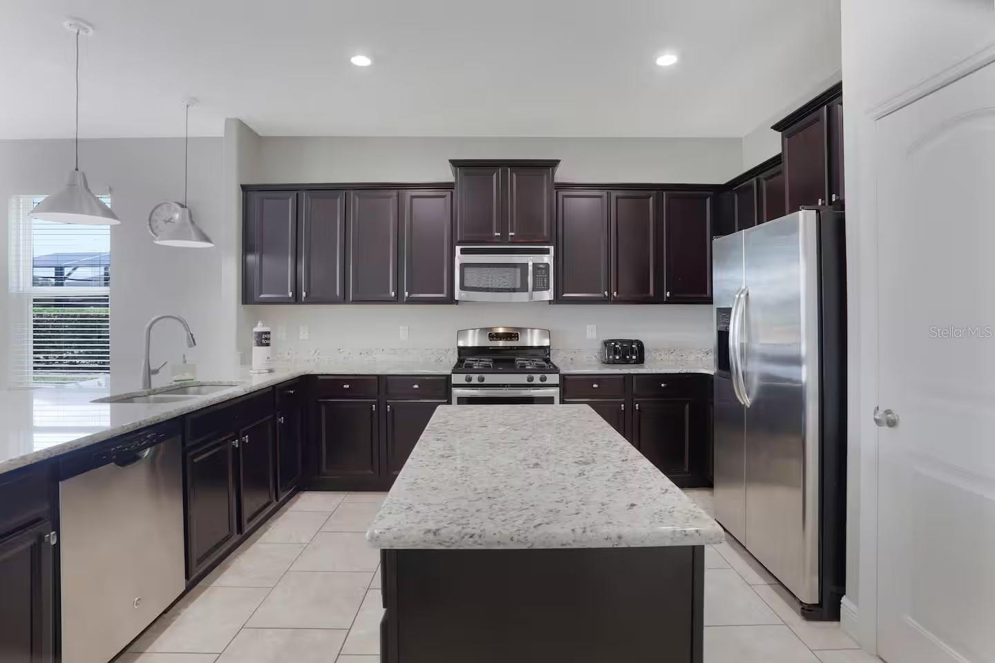 Image 11 of 39 For 4179 Oaktree Drive