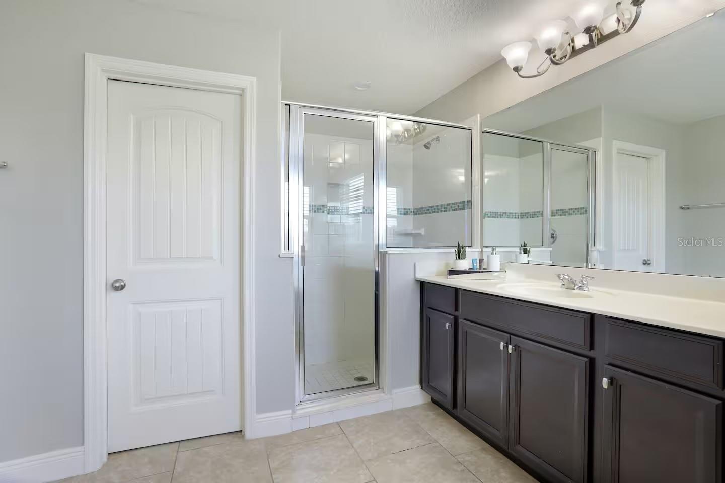 Image 19 of 39 For 4179 Oaktree Drive