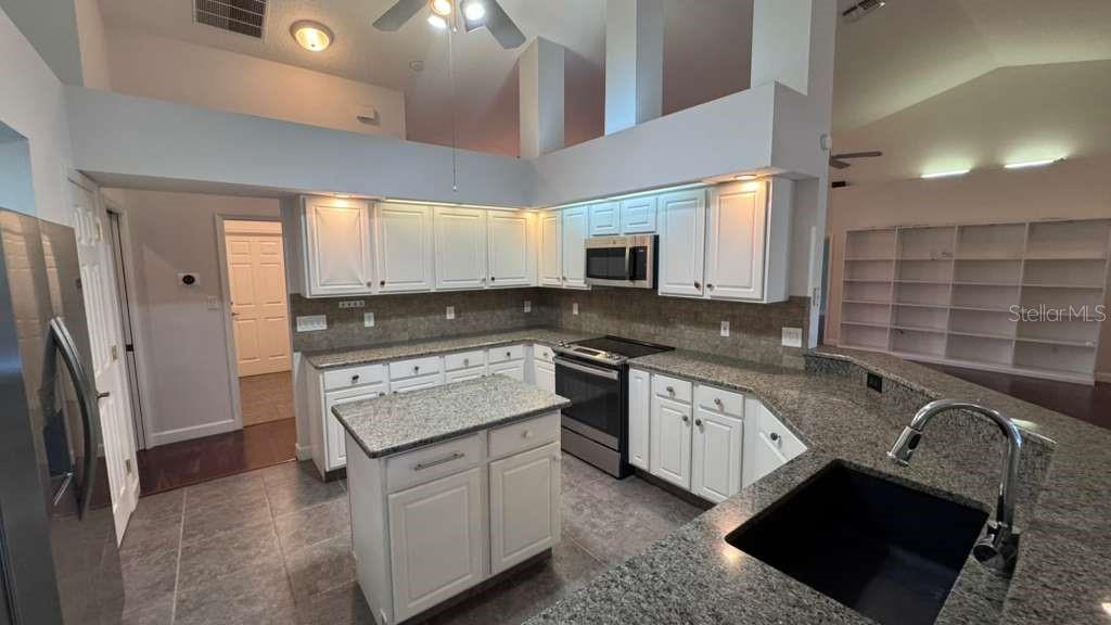 Image 11 of 24 For 10324 Pointview Court