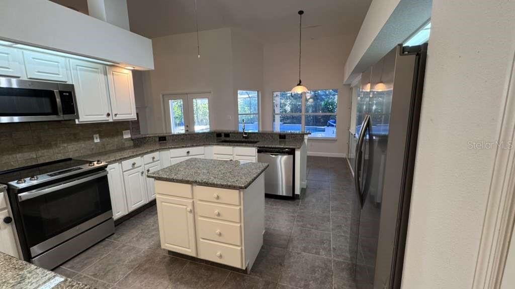 Image 14 of 24 For 10324 Pointview Court