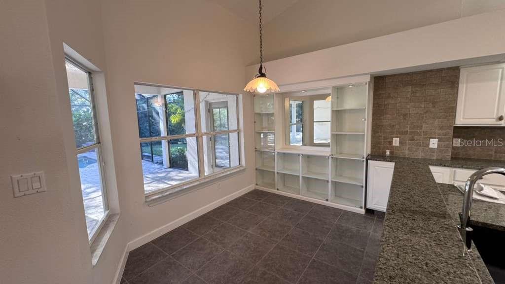 Image 15 of 24 For 10324 Pointview Court