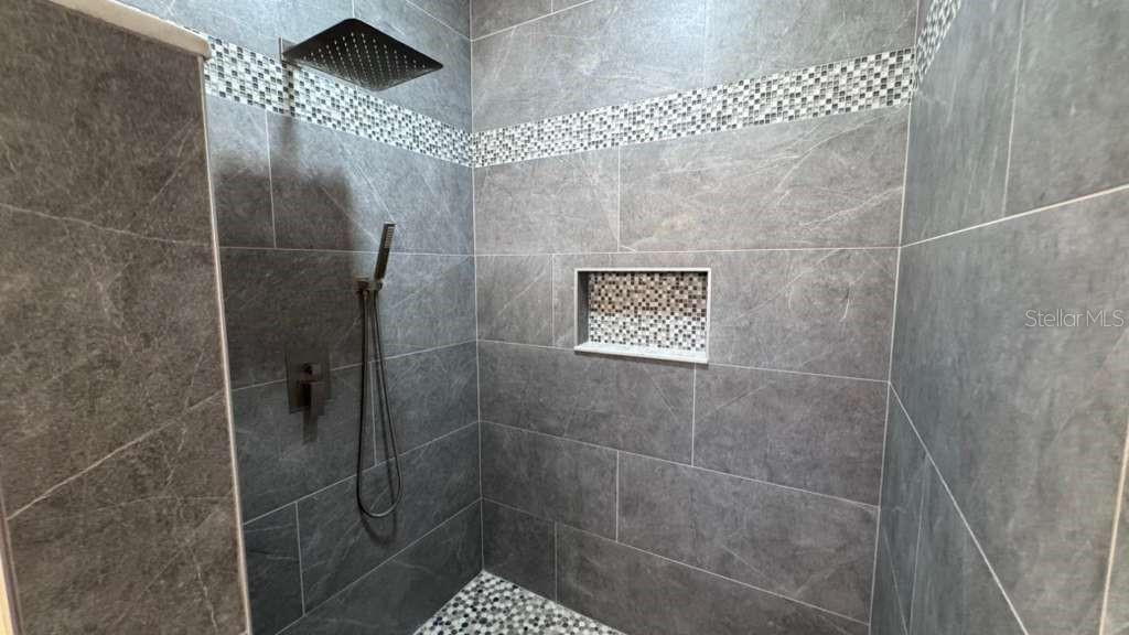 Image 18 of 24 For 10324 Pointview Court