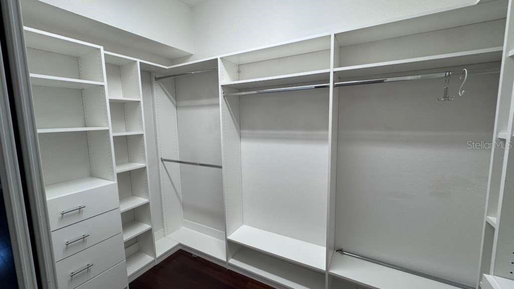 Image 19 of 24 For 10324 Pointview Court