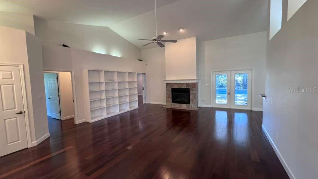 Image 8 of 24 For 10324 Pointview Court