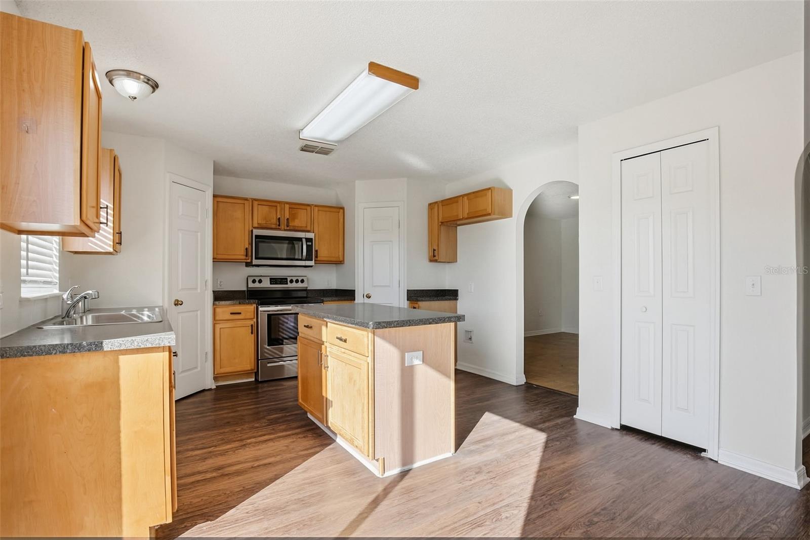 Image 16 of 45 For 31518 Earn Drive