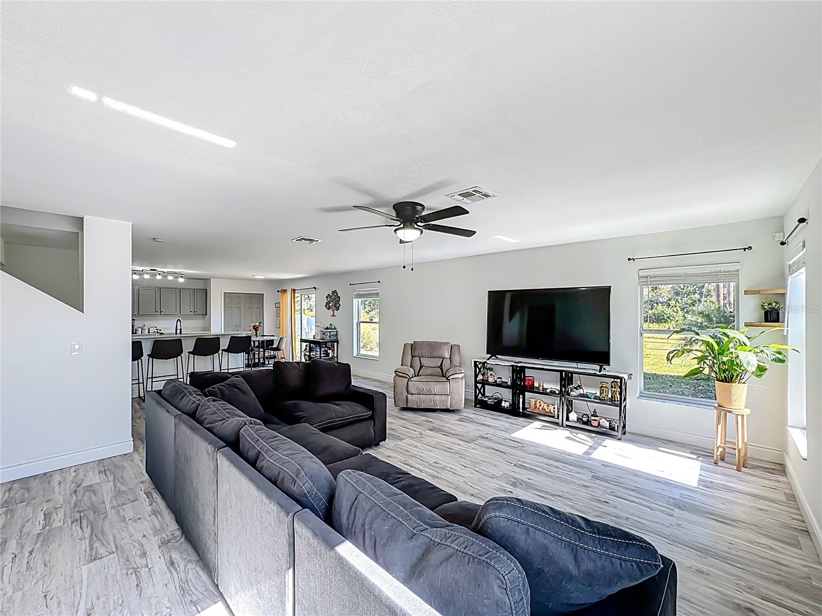 Image 22 of 67 For 13841 Chihuly Court