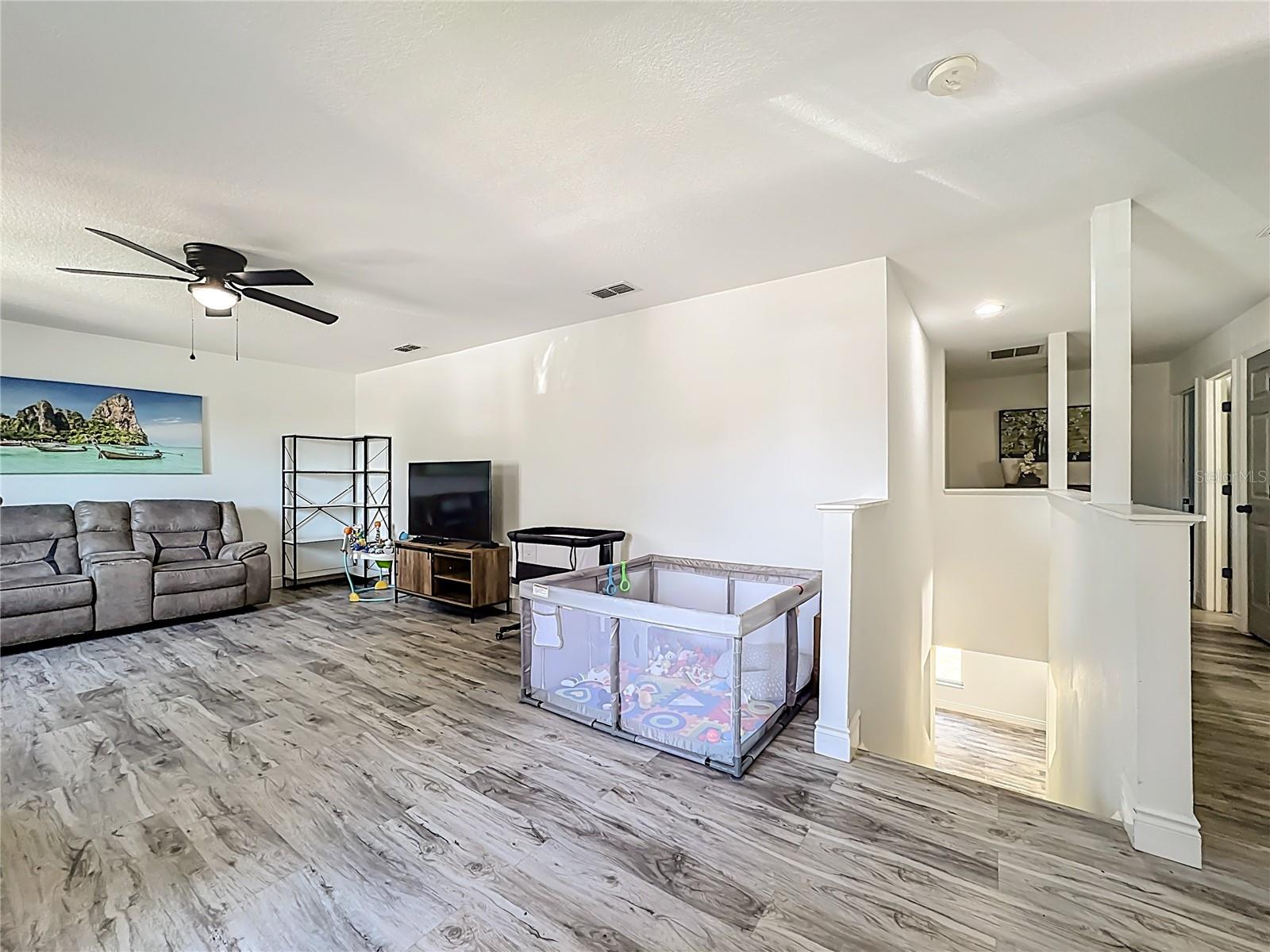 Image 26 of 67 For 13841 Chihuly Court