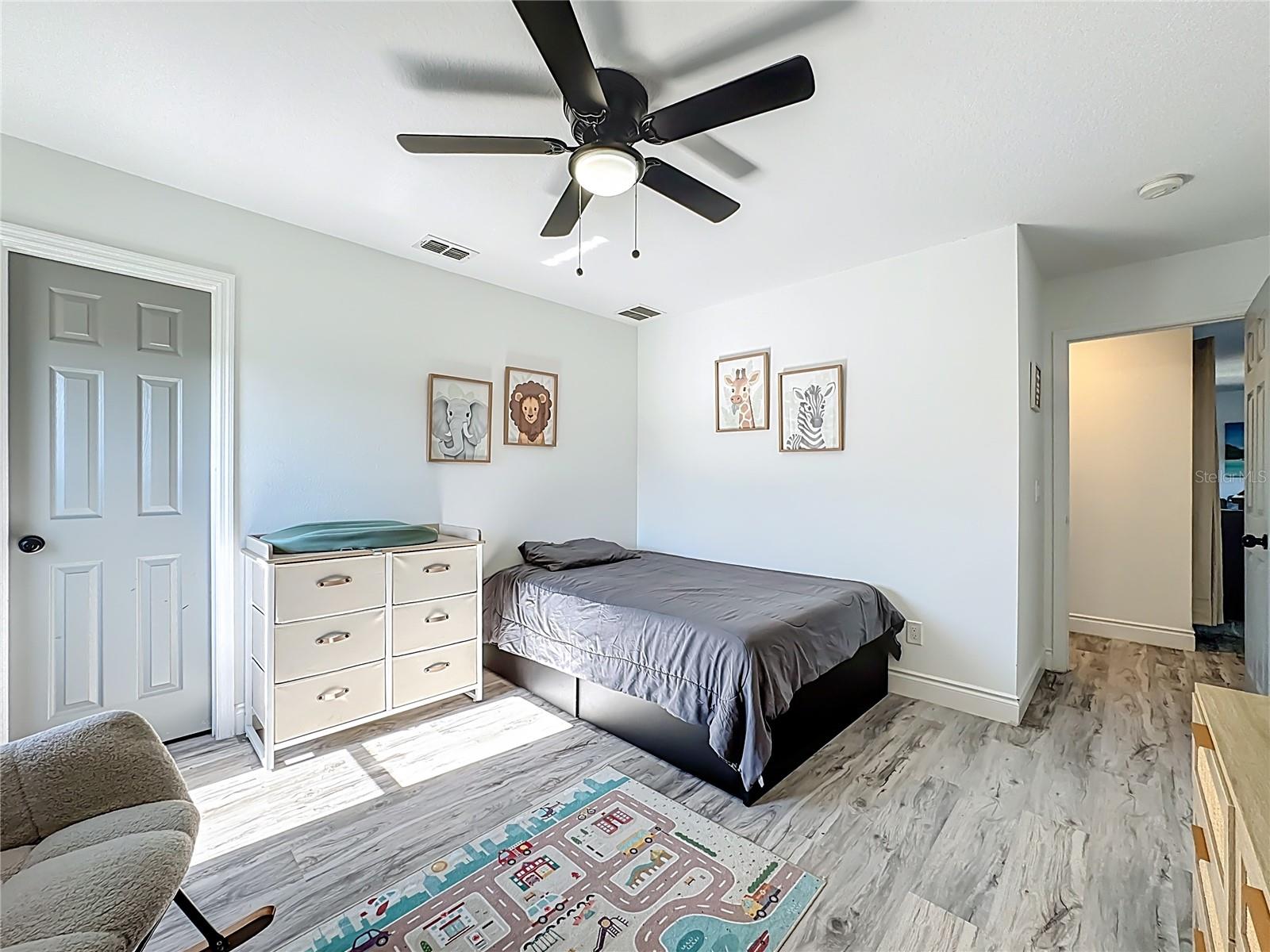 Image 32 of 67 For 13841 Chihuly Court