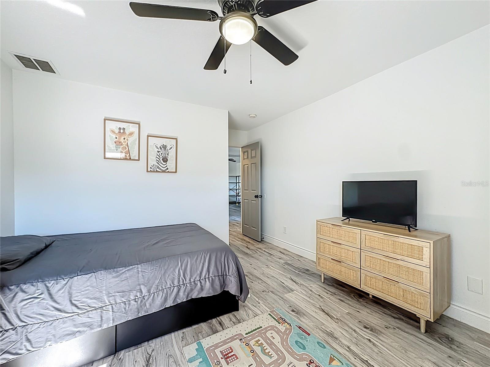 Image 33 of 67 For 13841 Chihuly Court