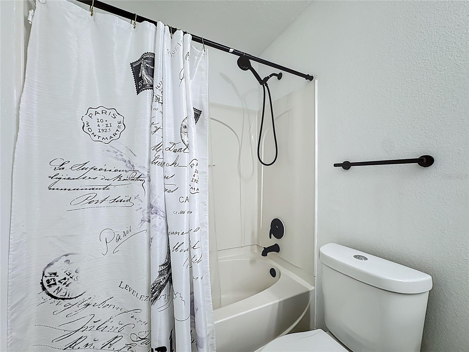 Image 44 of 67 For 13841 Chihuly Court