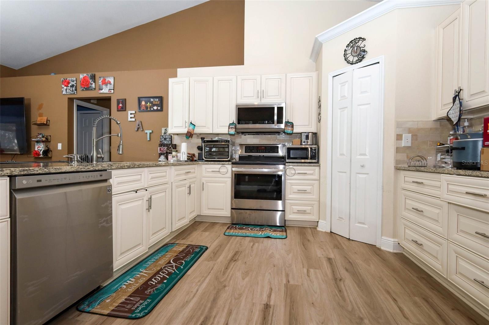 Image 9 of 30 For 1319 Rain Forest Lane