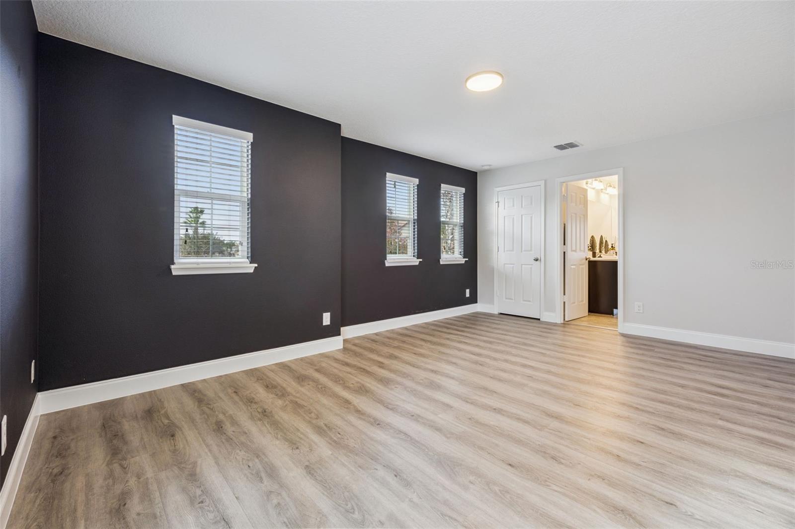 Image 21 of 46 For 1327 Yorkshire Court