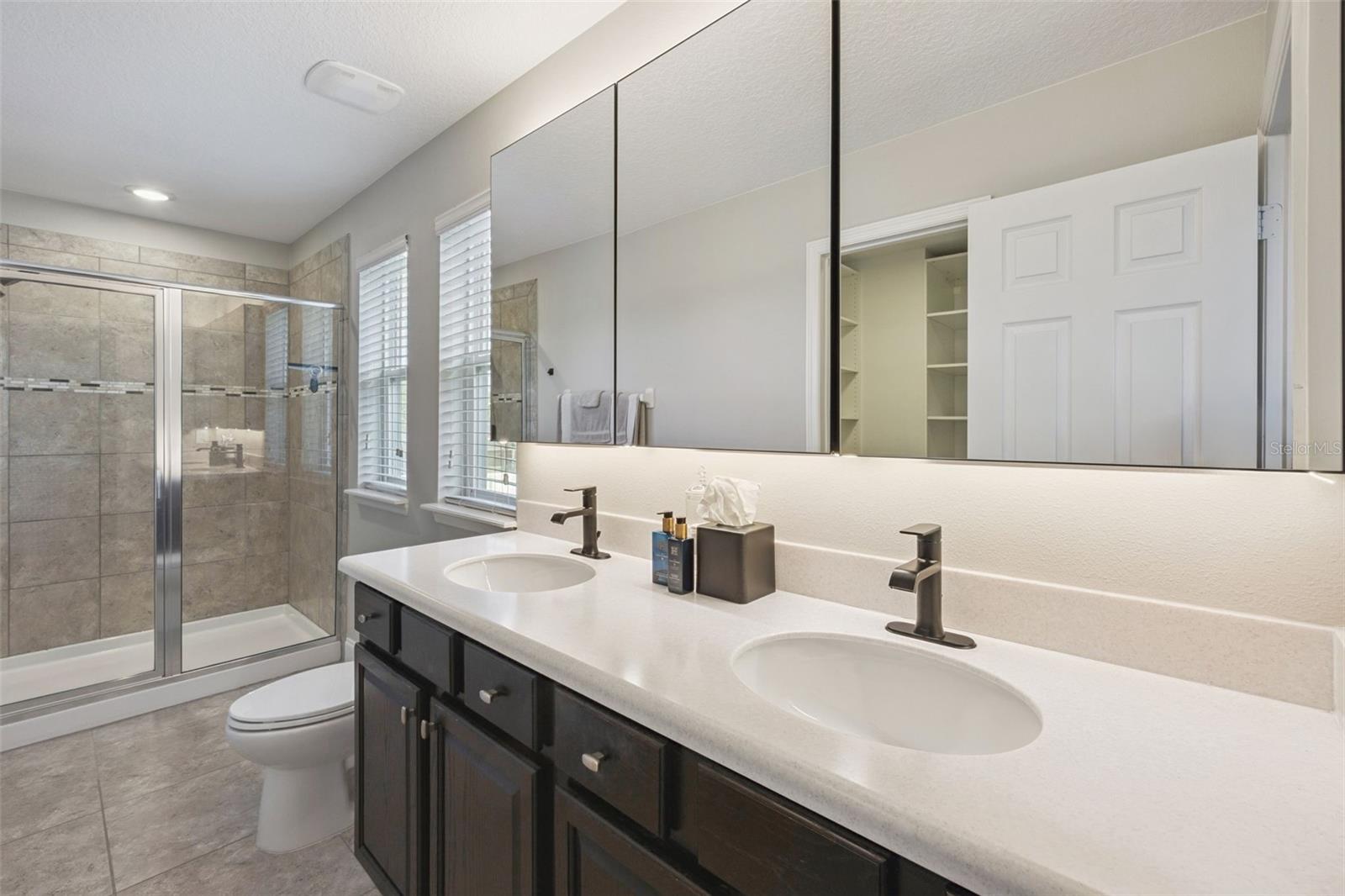 Image 25 of 46 For 1327 Yorkshire Court