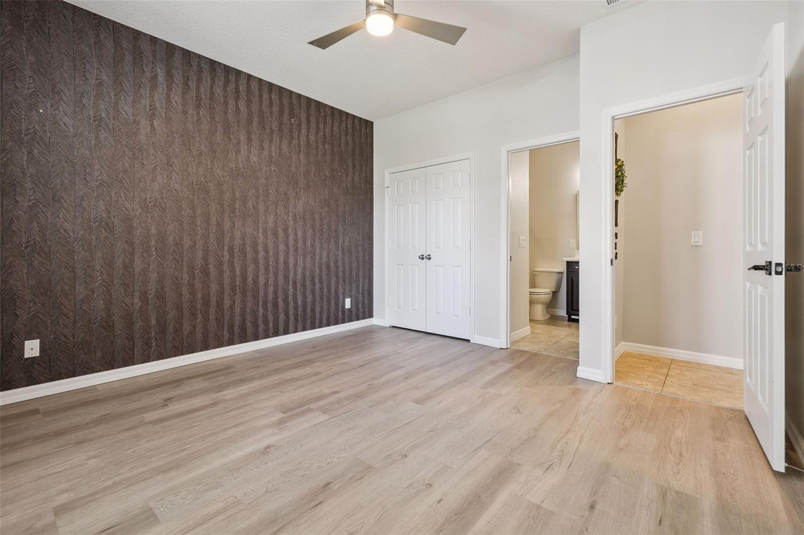 Image 28 of 46 For 1327 Yorkshire Court