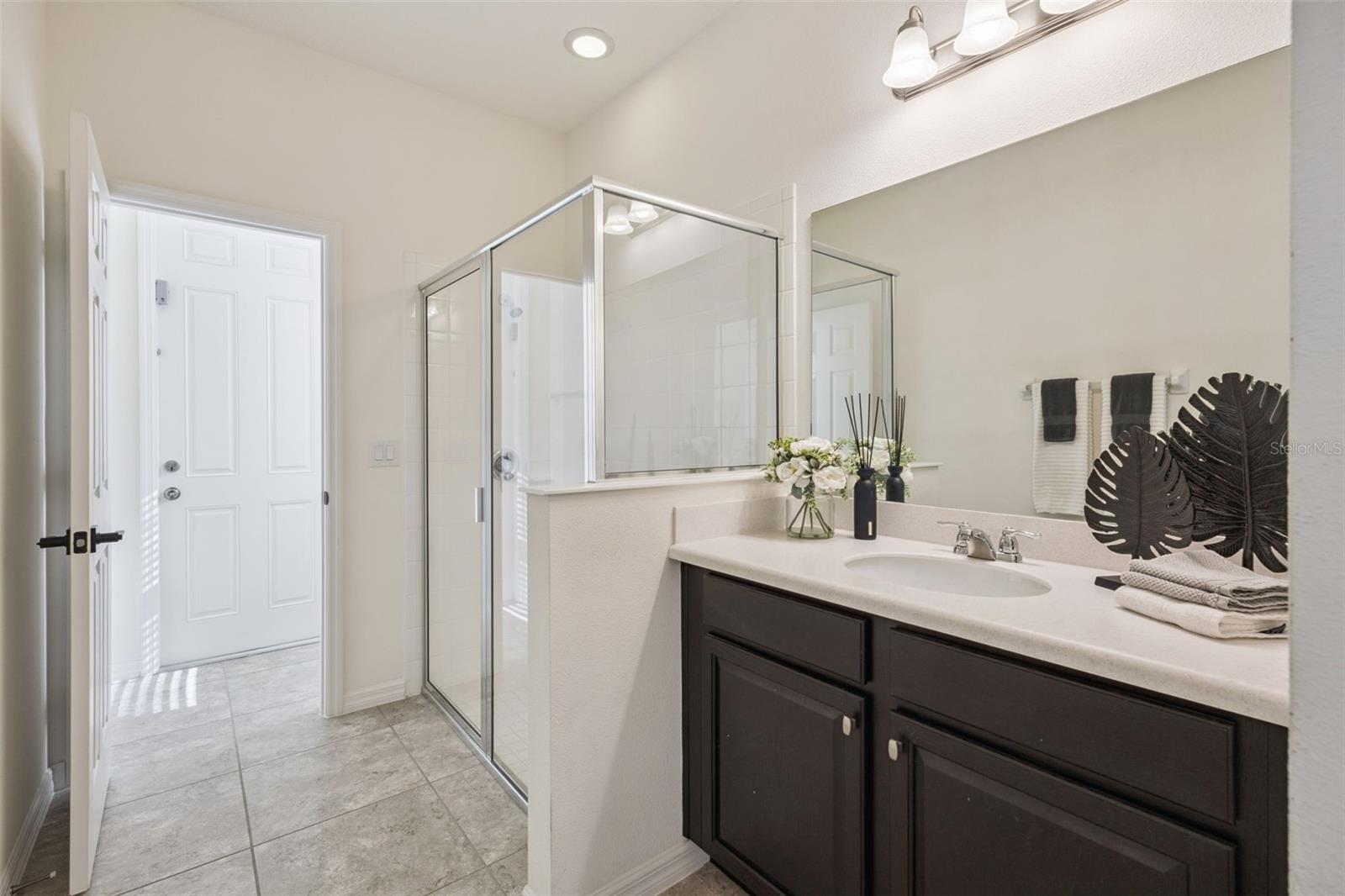 Image 29 of 46 For 1327 Yorkshire Court