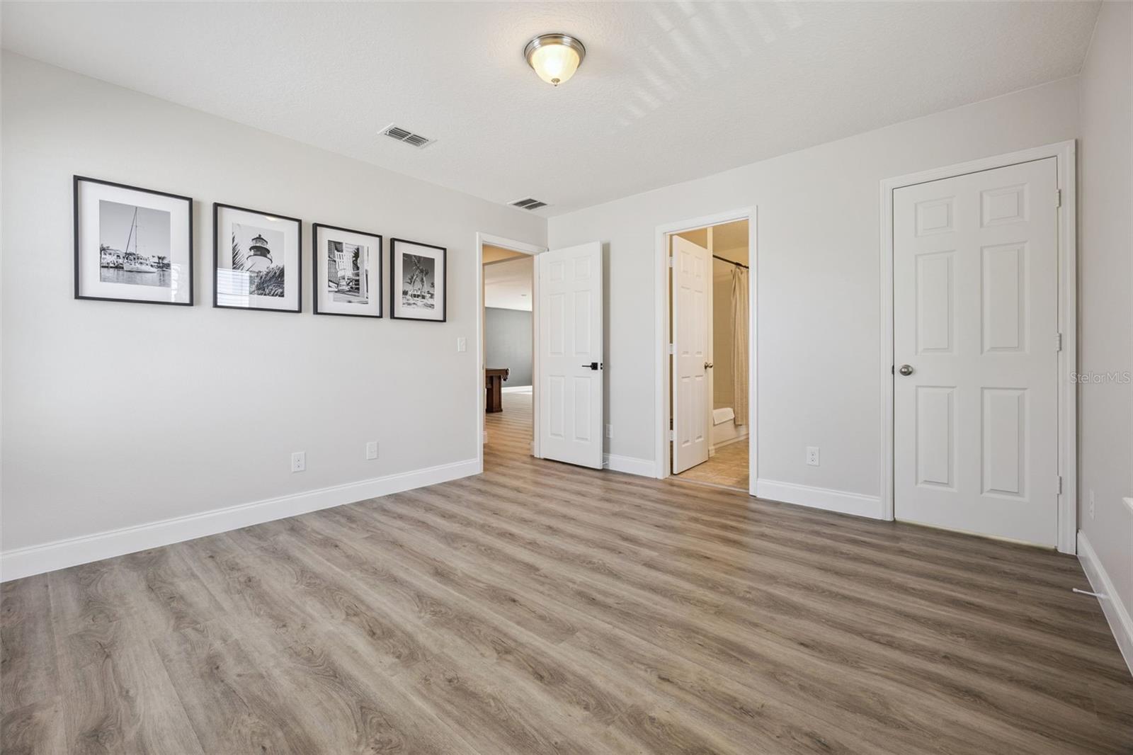 Image 31 of 46 For 1327 Yorkshire Court